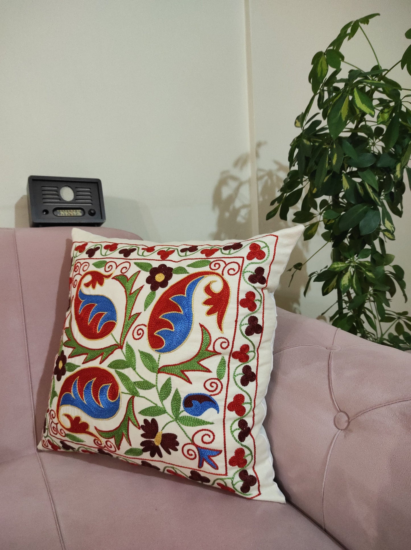 Hand-Embroiedered Silk Suzani Pillow, embroidered pillow case,Handmade Suzani Pillow Cover, Floral Pillow, Decorative Pillow